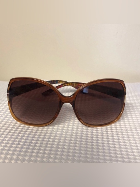 Relic Accessories - RELIC Sunglasses Brown Frames, Floral Temples, Cutout Lenses, Gold Detail
